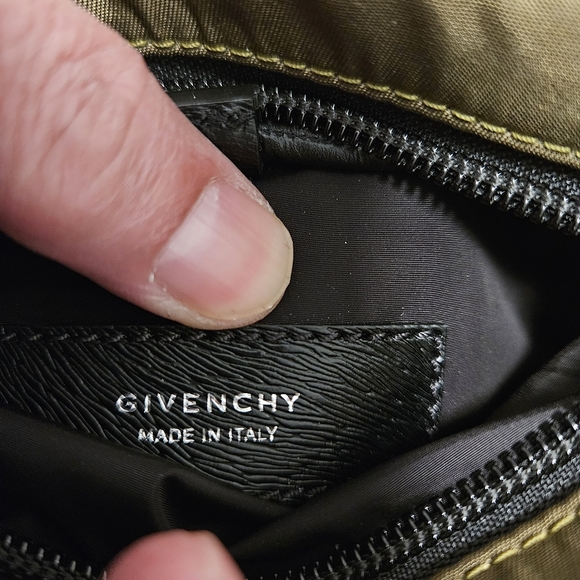 GIVENCHY 4G Light Nylon Pouch - UNISEX - Picture 7 of 8